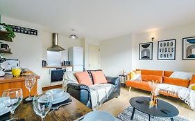 Modern 2Br Near Manchester City Centre - Free Parking Garage